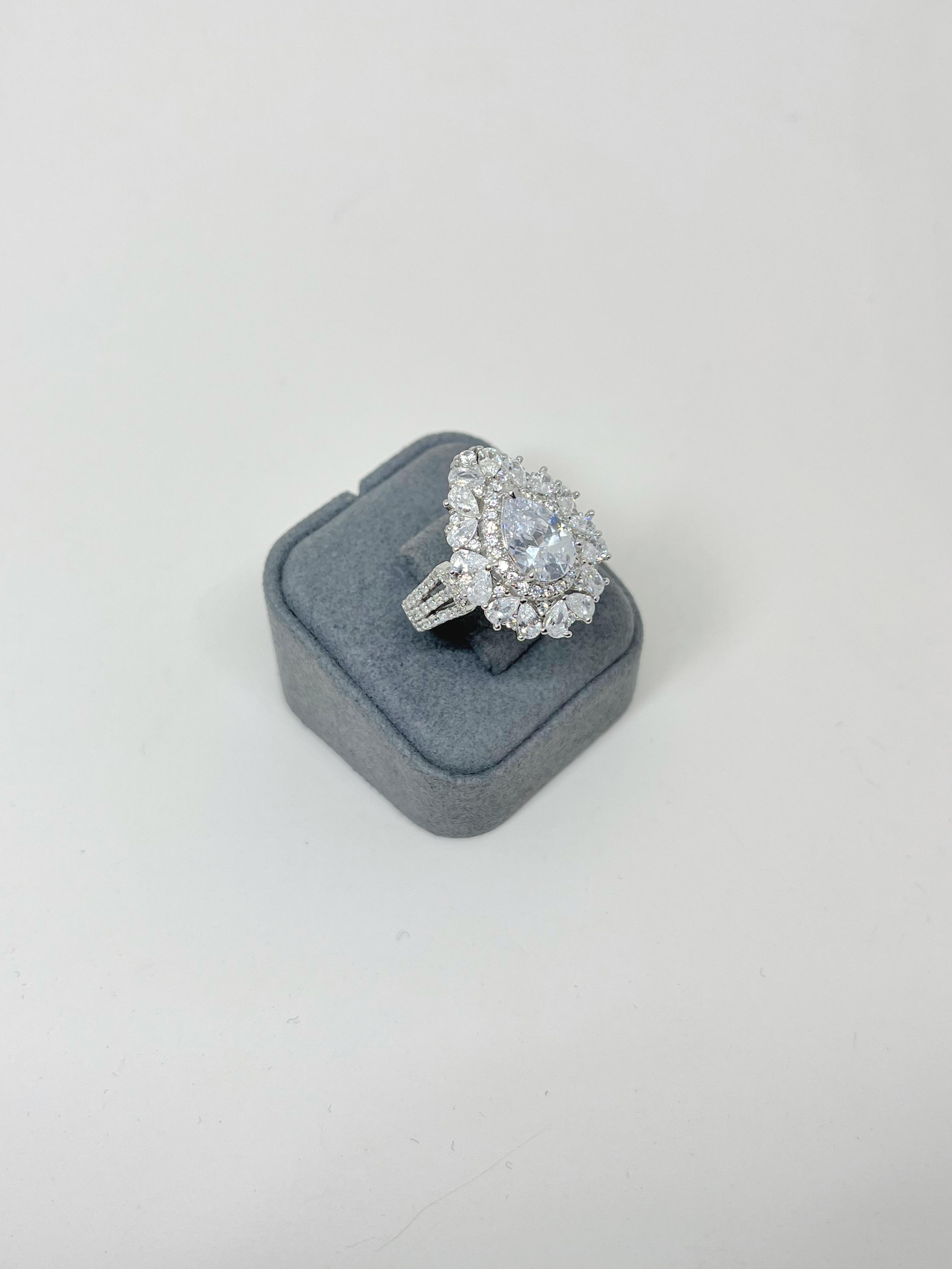 Damla Model Starlight Taş Yüzük
