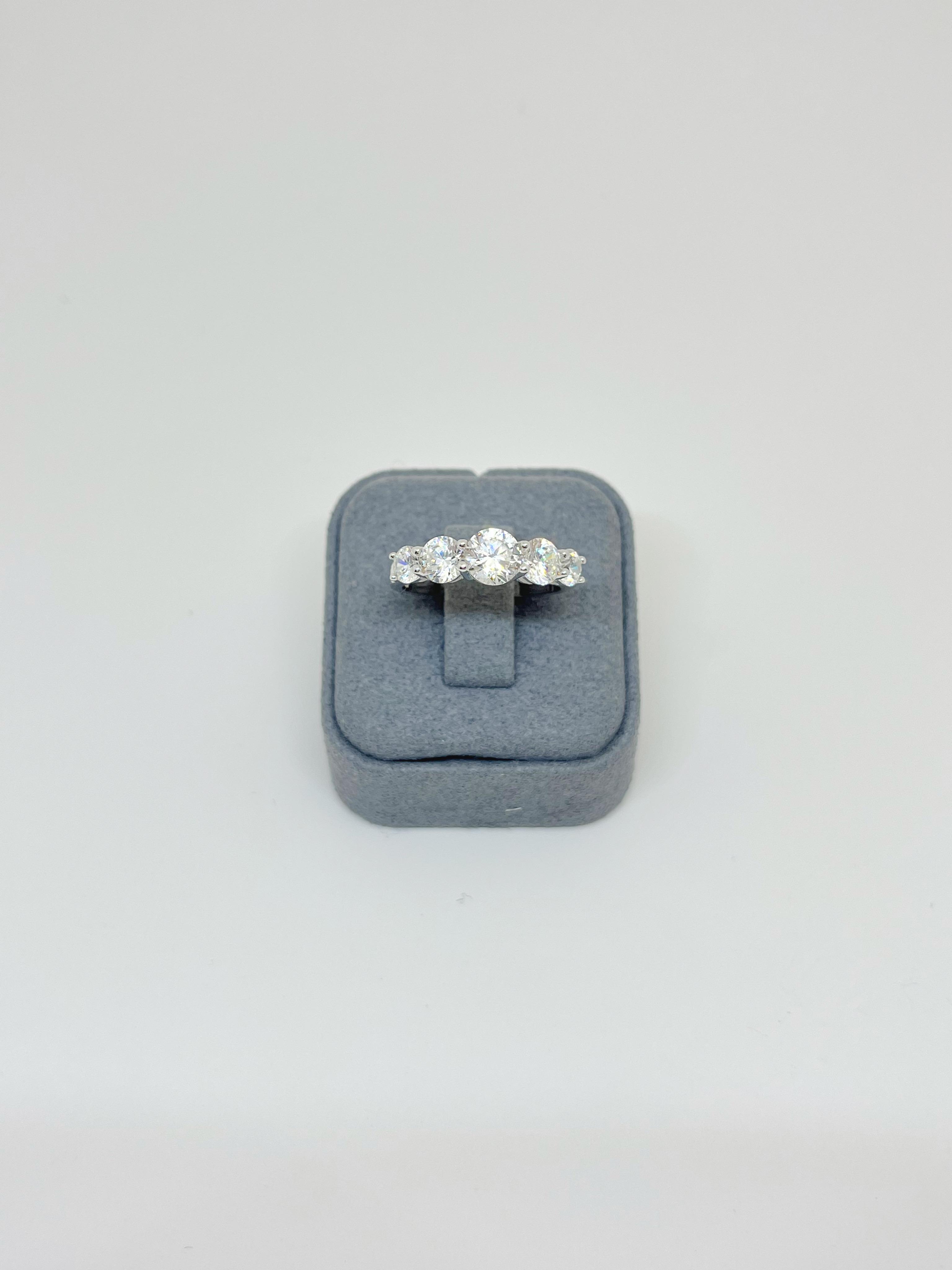 Moissanite Beş Taş Yüzük