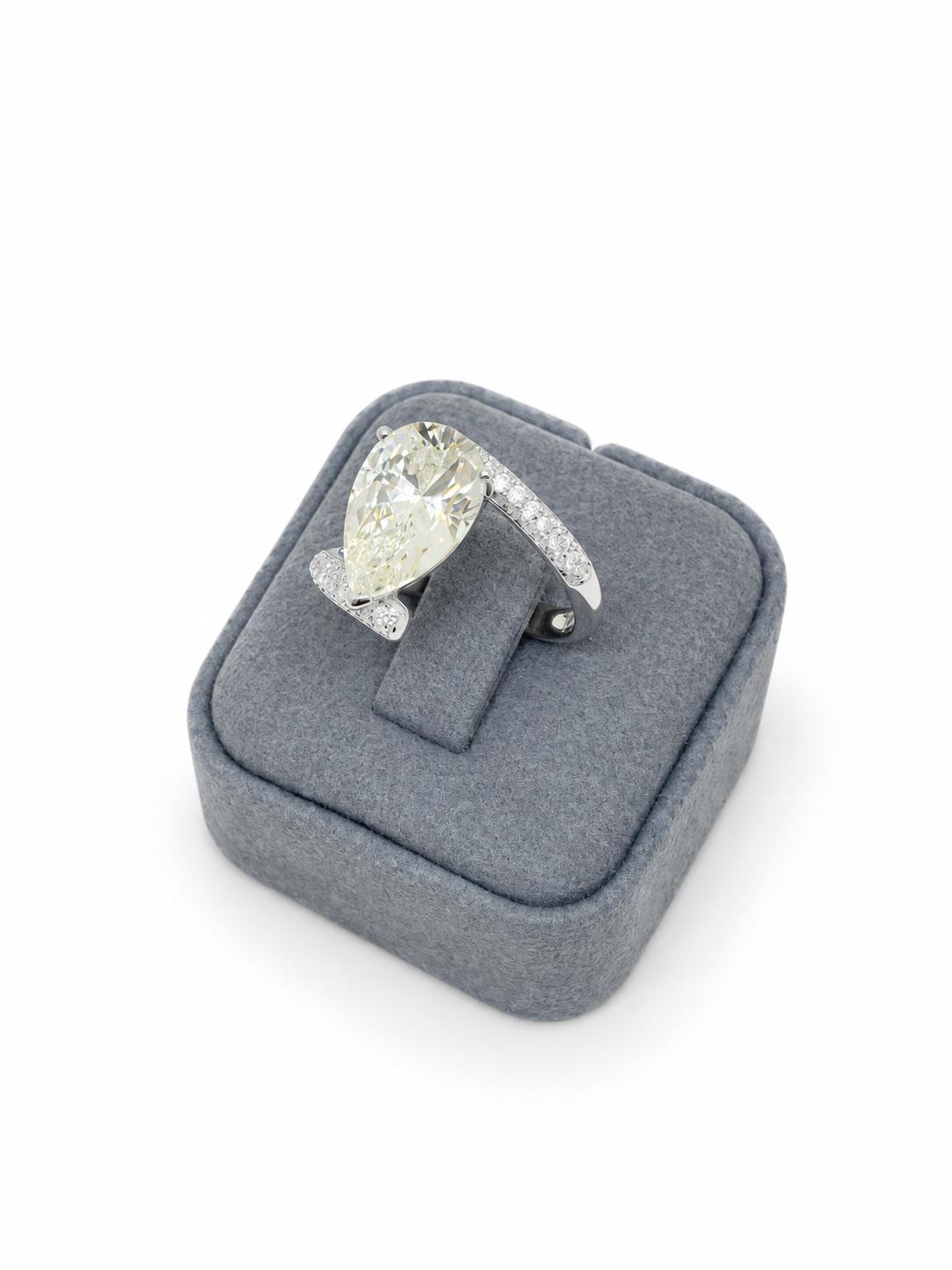 Moissanite İki Kollu Damla Taş Yüzük